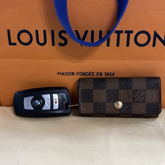 100% Authentic Louis Vuitton Damier Ebene 4 Key Cles - Picture 7 of 9